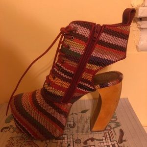 Multi stripe platform boots